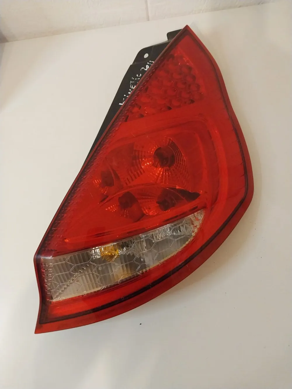 FARO TRASERO FORD FIESTA KINETIC LADO DERECHO