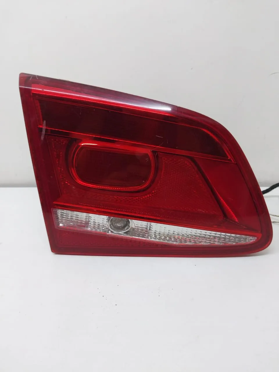 FARO TRASERO INTERIOR VW  PASSAT LADO DERECHO 2012 AL 2015
