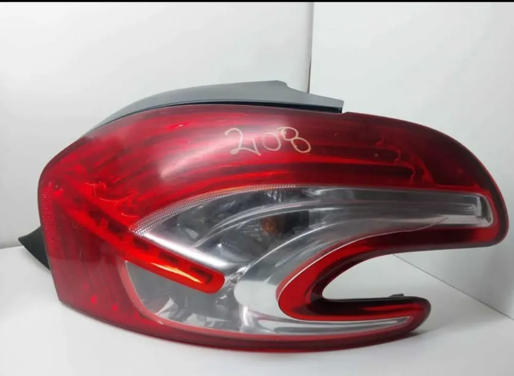 FARO TRASERO PEUGEOT 208 LADO DERECHO