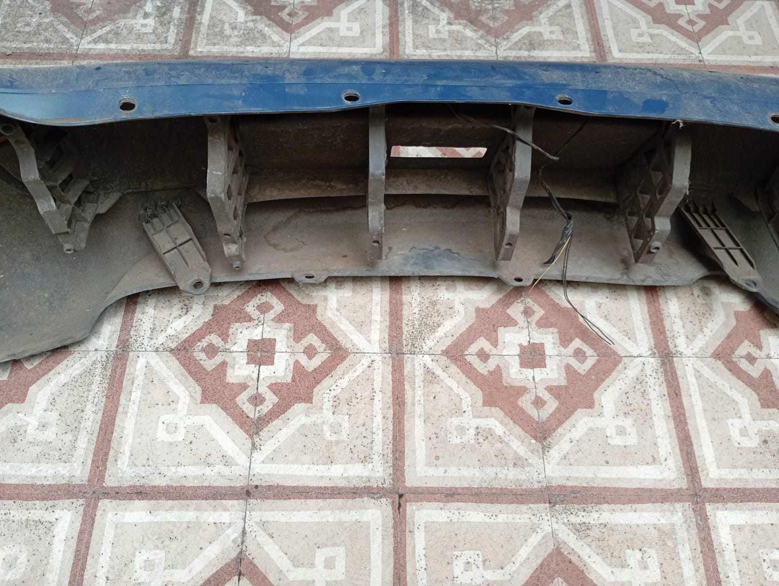 PARAGOLPE TRASERO ORIGINAL USADO FIAT NOVO