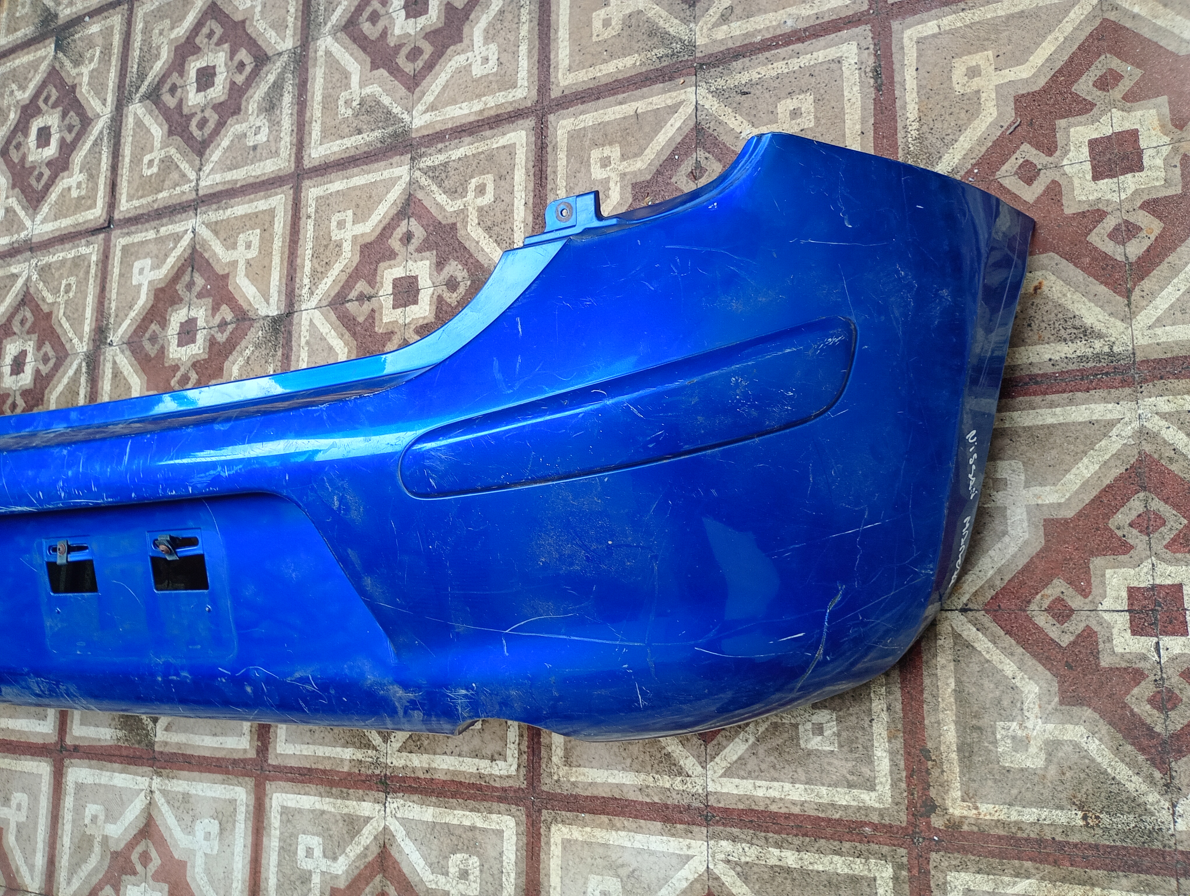 PARAGOLPE TRASERO ORIGINAL USADO NISSAN MARCH