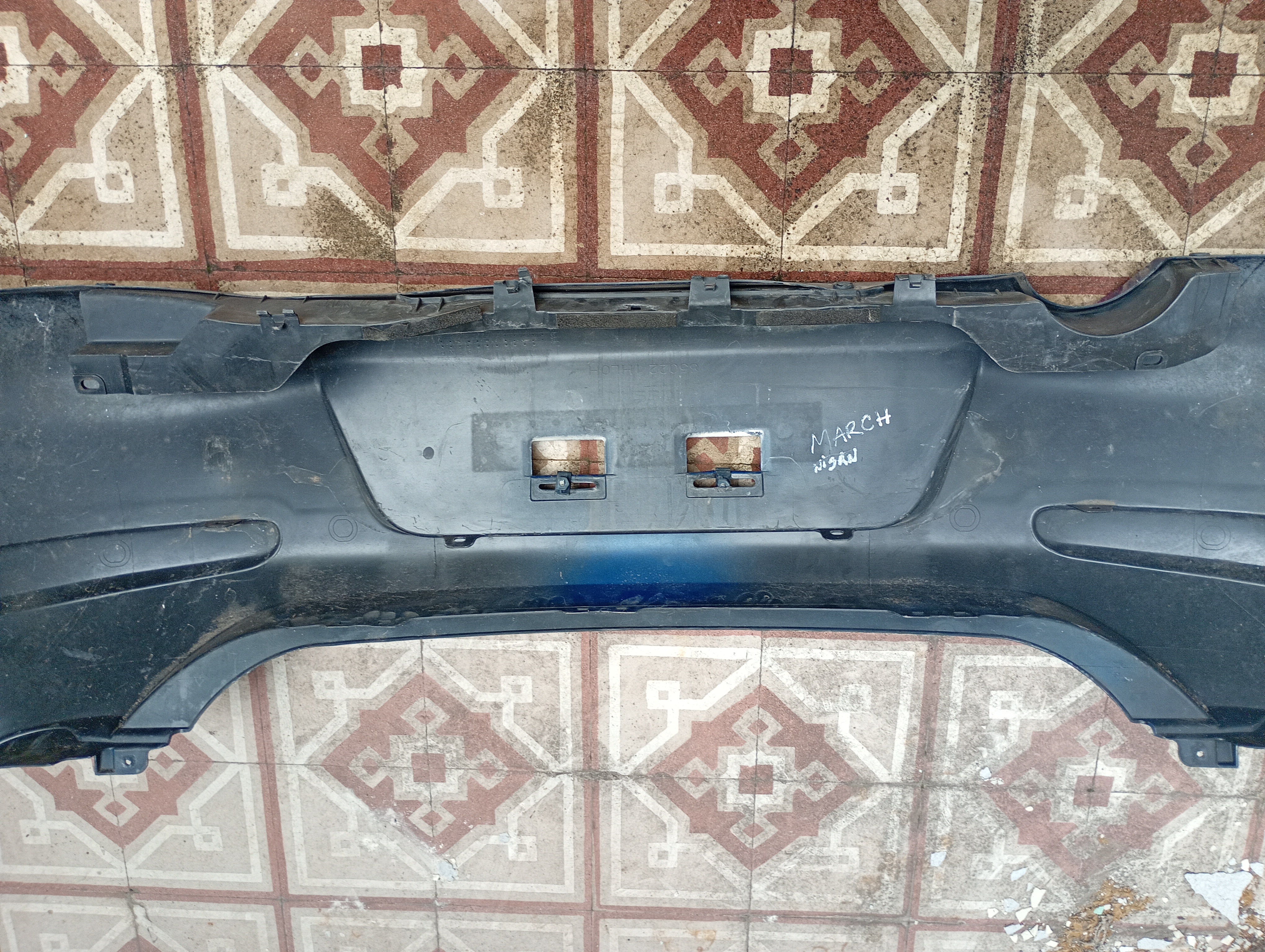 PARAGOLPE TRASERO ORIGINAL USADO NISSAN MARCH
