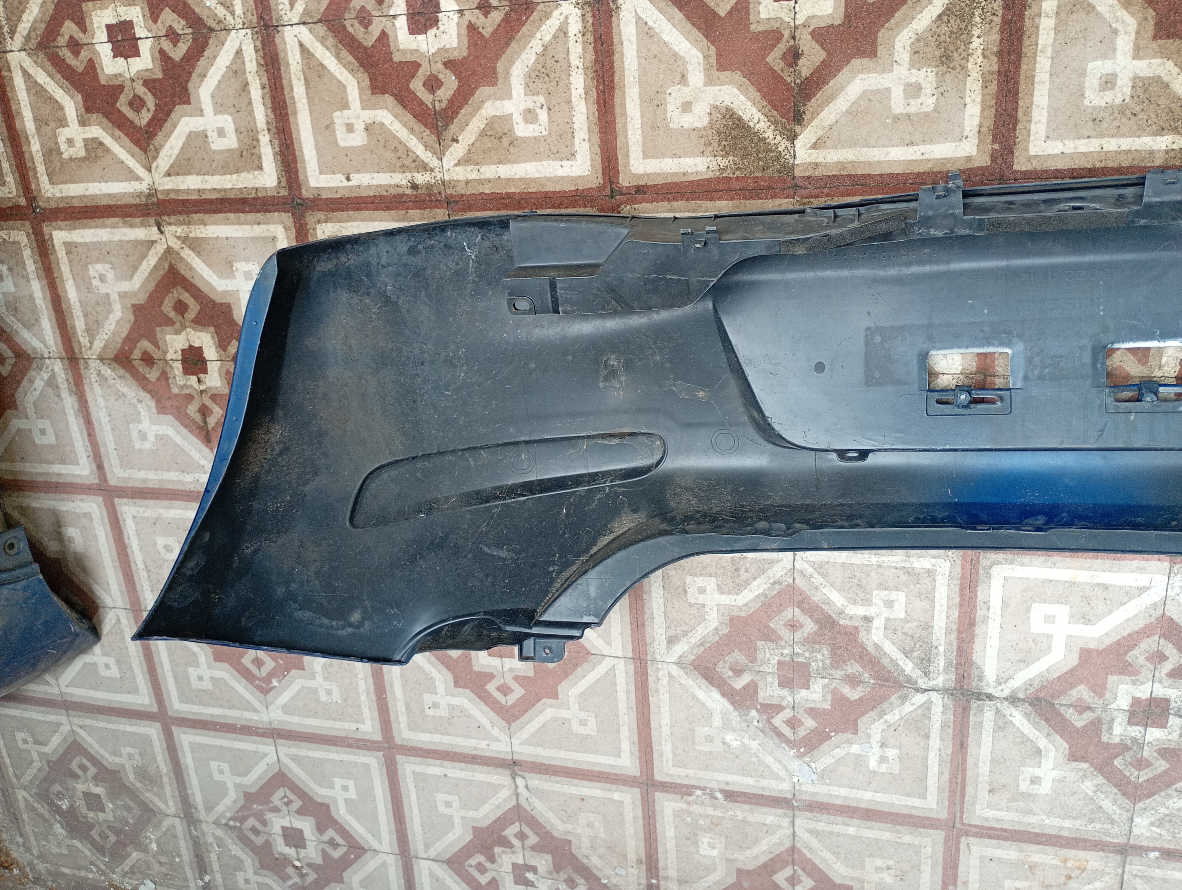 PARAGOLPE TRASERO ORIGINAL USADO NISSAN MARCH