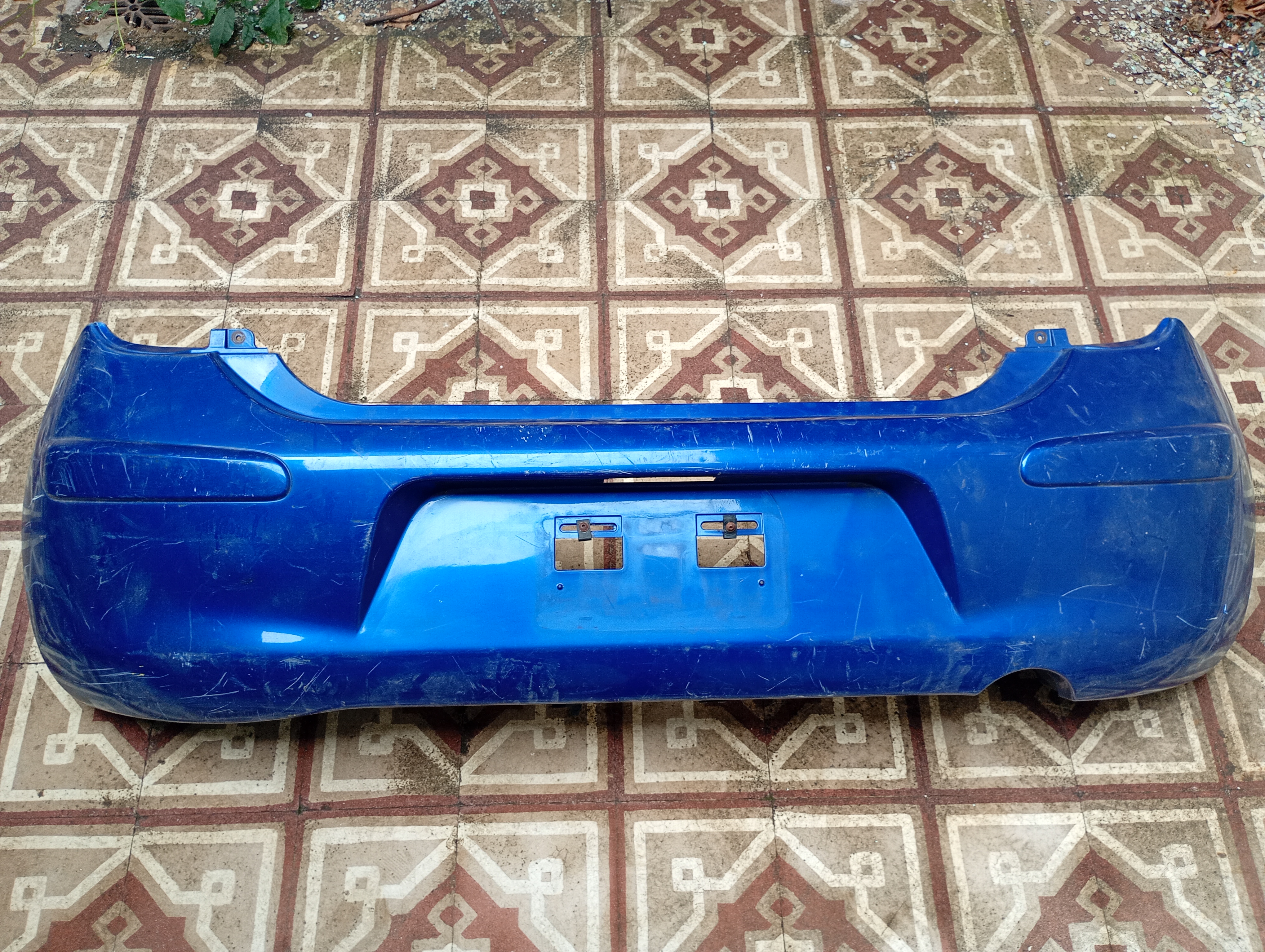PARAGOLPE TRASERO ORIGINAL USADO NISSAN MARCH
